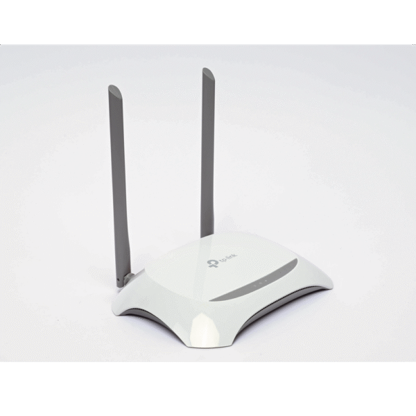 Router Inalámbrico WISP, 2.4 GHz, 300 Mbps, 2 antenas externas omnidireccional 5 dBi, 4 Puertos