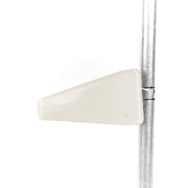 Antena direccional logarítmica de 11 dBi de ganancia. Especial para cualquier dispositivo celular. Amplio rango de frecuencias 698-960 MHz / 1710-2700 MHz
