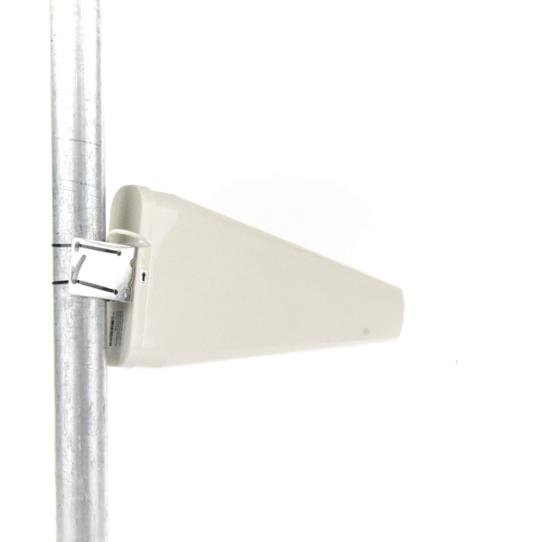Antena direccional logarítmica de 11 dBi de ganancia. Especial para cualquier dispositivo celular. Amplio rango de frecuencias 698-960 MHz / 1710-2700 MHz