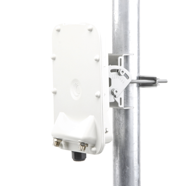 PTP-550 Hasta 1.36 GBps / 4910 - 6200 MHz / 802.11 AC Wave 2 MU-MIMO 4: 4x4 / BackHaul Conectorizado (C050055H017B)