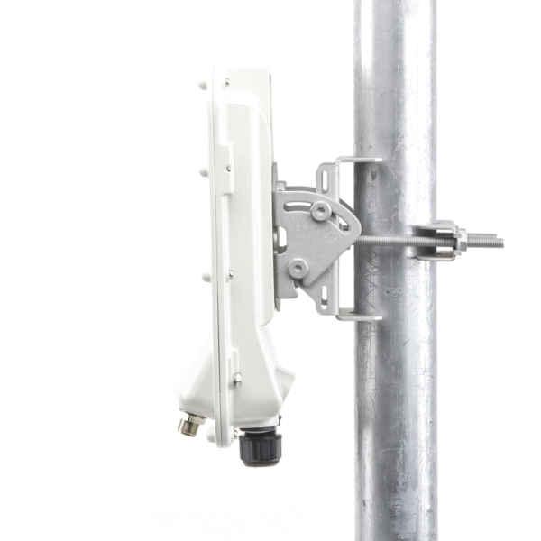 PTP-550 Hasta 1.36 GBps / 4910 - 6200 MHz / 802.11 AC Wave 2 MU-MIMO 4: 4x4 / BackHaul Conectorizado (C050055H017B)