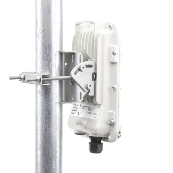 PTP-550 Hasta 1.36 GBps / 4910 - 6200 MHz / 802.11 AC Wave 2 MU-MIMO 4: 4x4 / BackHaul Conectorizado (C050055H017B)