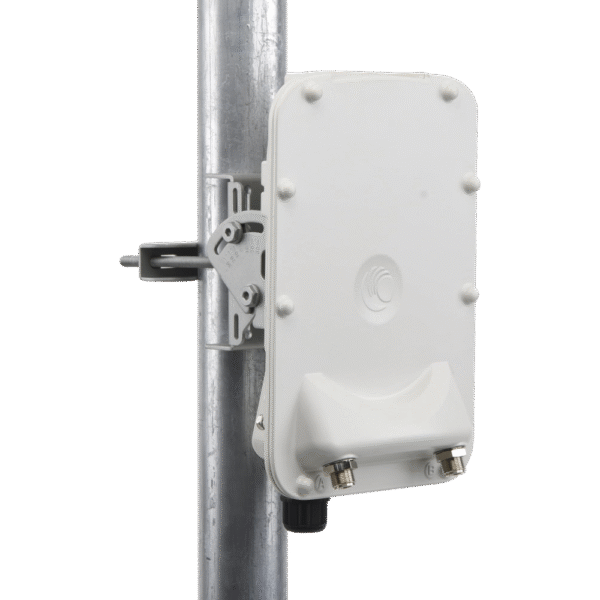 PTP-550 Hasta 1.36 GBps / 4910 - 6200 MHz / 802.11 AC Wave 2 MU-MIMO 4: 4x4 / BackHaul Conectorizado (C050055H017B)