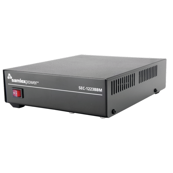 Fuente de poder 13.8V, 19A, conmutada con circuito cargador de baterías.