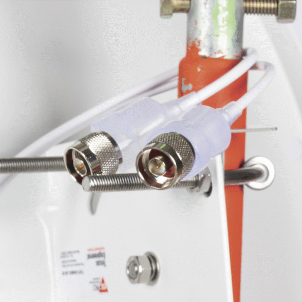 Antena Direccional en Frecuencia Extendida / 4.8 - 6.5 GHz / 28 dBi / Conector con jumper N-Macho incluido/ Polaridad en 90º y 45º / Montaje incluido para torre o mástil