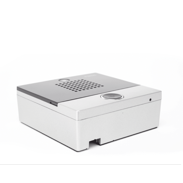 Mini video Intercomunicador para hotelería y hospitales, con diseño elegante, PoE, cámara 1Mpx, 1 botón, 1 relevador integrado de salida y entrada.