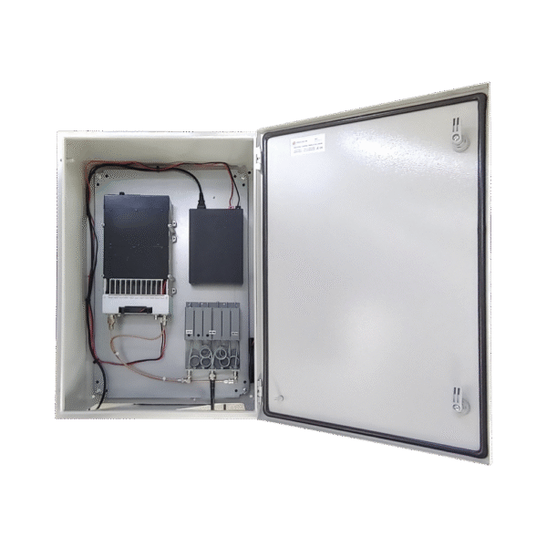 Gabinete de Acero IP66 Uso en Intemperie (500 x 700 x 250 mm) con Placa Trasera Interior y Compuerta Inferior Atornillable (Incluye Chapa y Llave).