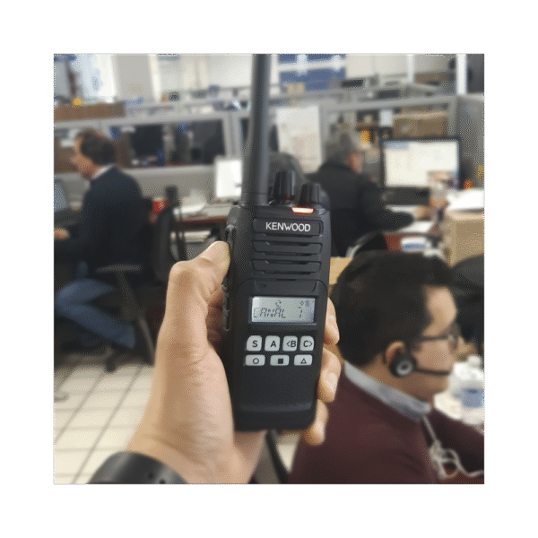 NX1200NK2-AD-6-l 136-174 MHz, Digital NXDN-Analógico, 5 Watts, 260 Canales, 9 Teclas, Roaming, Encriptación, GPS, Inc. antena, batería, cargador y clip