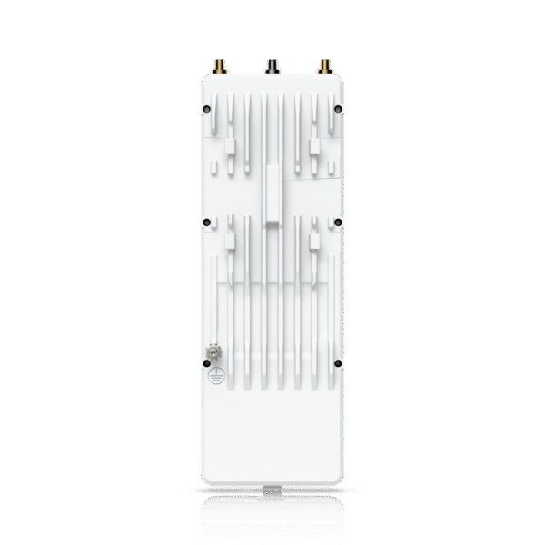 Radio Conectorizado Wave MLO para enlaces PTP Backhaul / Con tecnología 802.3be y Perforación de Canal para ambientes ruidosos / 5180-5825 MHz / 5+ Gbps / Radio dedicado para análisis del espectro / (1) RJ45 10G / (1) SFP+ 10G /