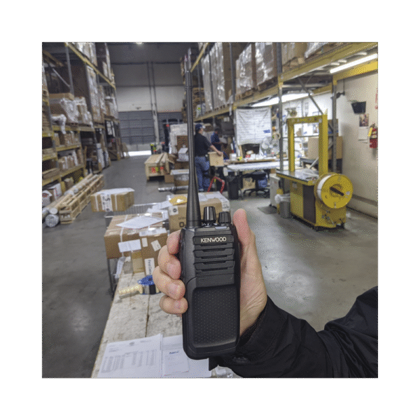 136-174 MHz, Analógico/NXDN, 5 Watts, 64 Canales, GPS, IP55, MIL-STD-810, Inc. antena, batería, cargador, clip y licencia KWD-1200-CAK (NXDN)