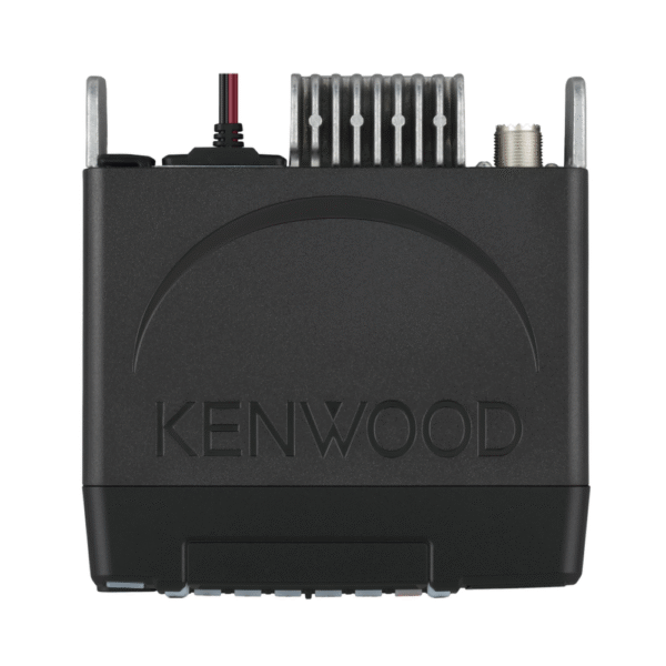 136-174 MHz, Digital DMR-Analógico, 50 Watts, 260 Canales, Pseudotrunking, Encriptación, IP54, MIL-STD-810, GPS interconstruido, Incluye accesorios de instalación